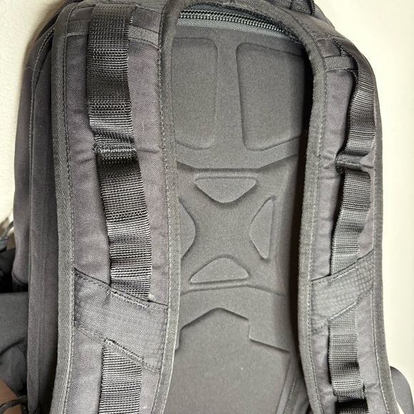 Vertx Ready Pack 2.0 Tactical EDC Backpack- CCW Concealed Carry 20L Low Profile - Picture 9 of 10